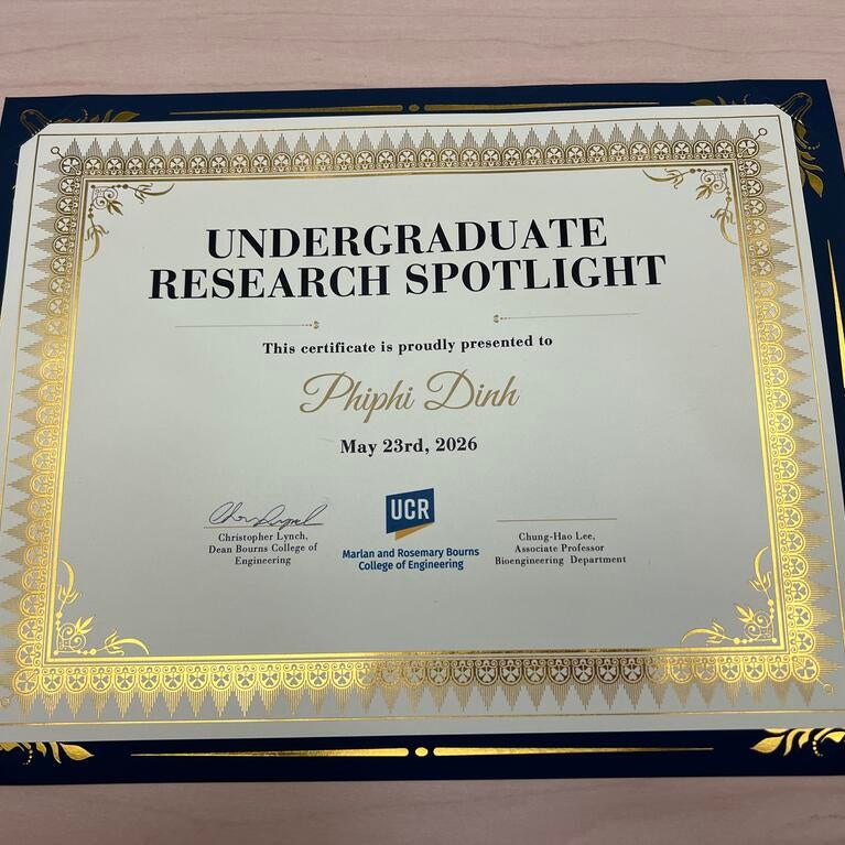 Phiphi's award for Undergraduate Research Spotlight