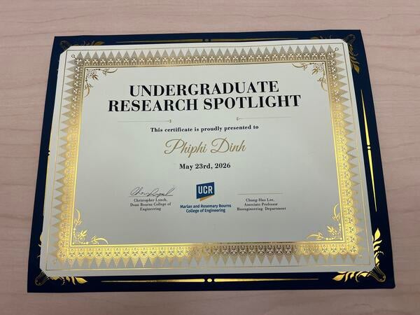 Phiphi's award for Undergraduate Research Spotlight